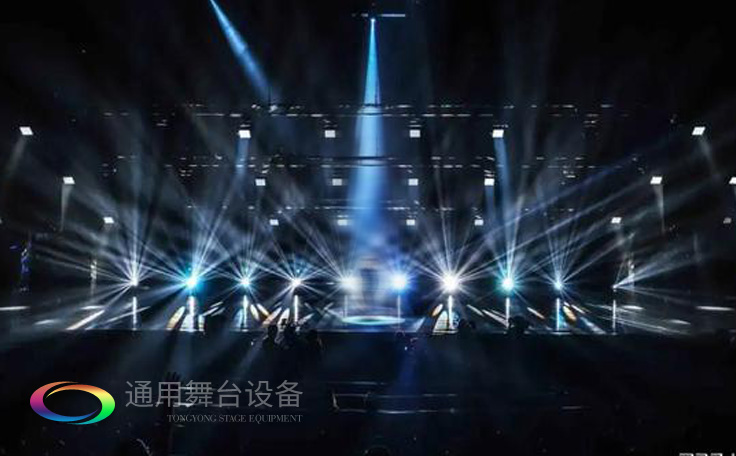 視覺屏幕為主、條狀LED屏幕、燈光設備及舞臺幕布詮釋當下舞臺設計潮流