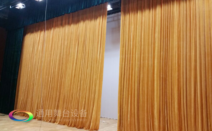 舞臺大幕舞臺阻燃幕布m.vokwm.com、二、三道幕等分割表演區域，移換場景不間斷