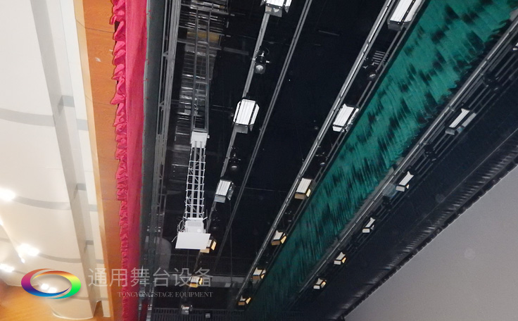 裝飾炫麗舞臺，提升演出效果！通用舞臺教您一圖看懂舞臺阻燃幕布