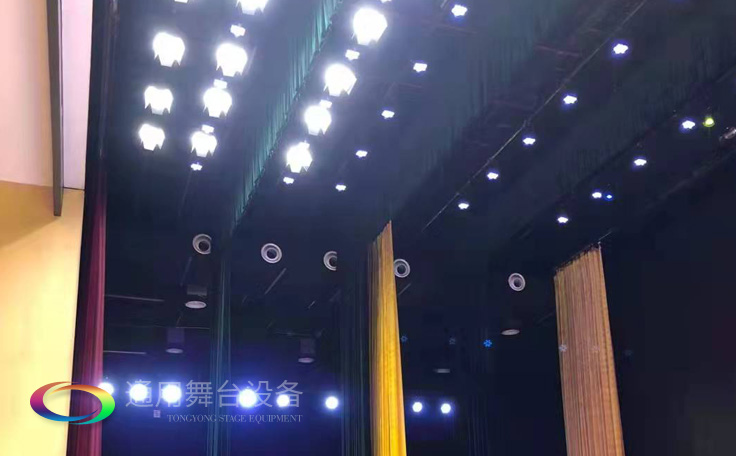 面光、耳光、側光、頂光等等舞臺燈光幾個常用光位介紹