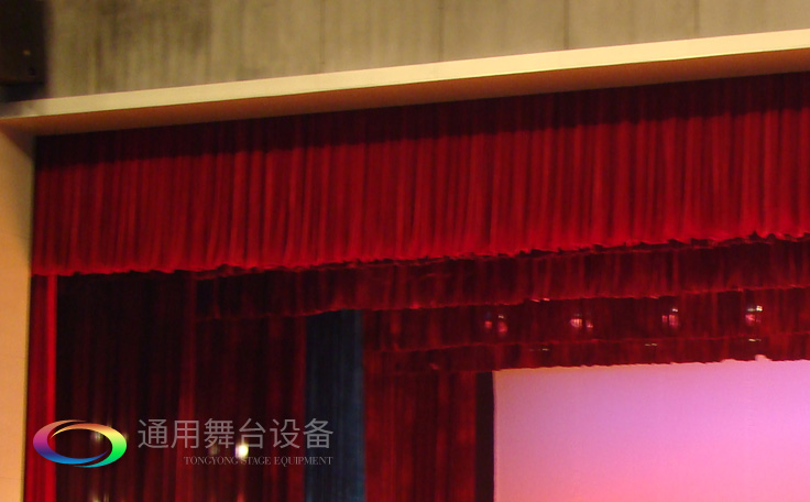 舞臺劇場布置一套完整的舞臺阻燃幕布需要幾層？