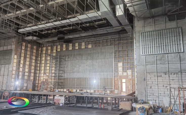 通用舞臺廣西桂醫報告廳阻燃幕布項目竣工并投入使用，為學校教學科研、人才培養提供更好的服務!