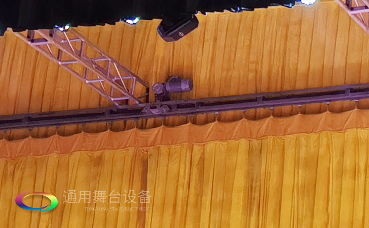 舞臺阻燃幕布除了有效阻燃，還有哪些作用性能？