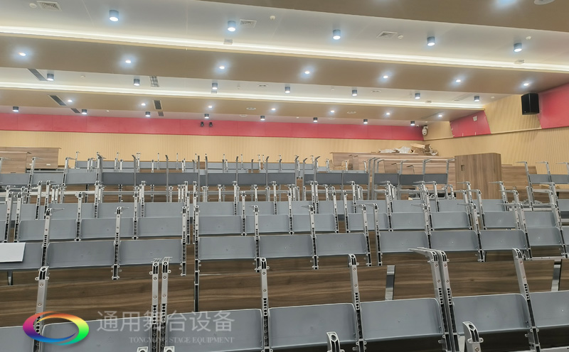 高顏值+實力派！通用舞臺幕布成功打造某中學智慧化多功能報告廳項目