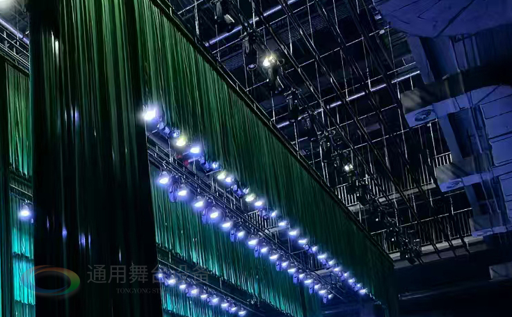 通用舞臺設備興化將軍路小學報告廳舞臺吊桿、舞臺阻燃幕布項目
